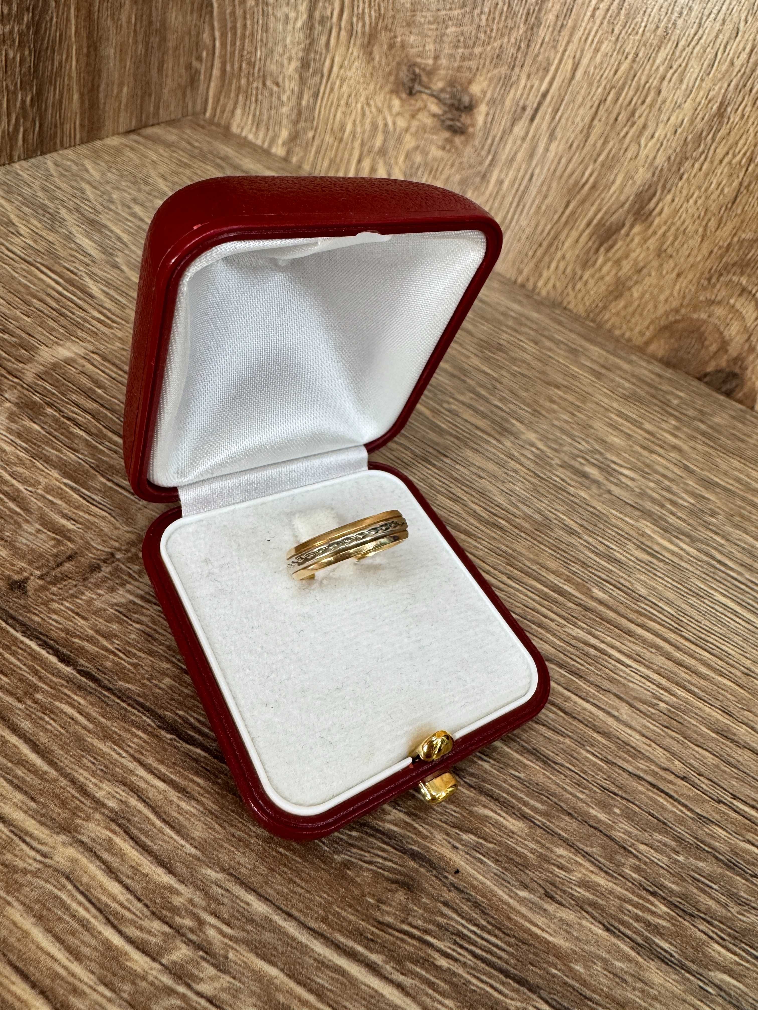 Wyrób Jubilerski Złota Obrączka Próba 585 Waga 3.38g Rozmiar 15
