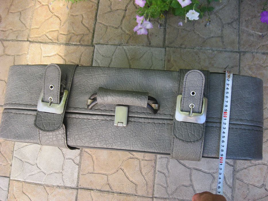 Продам чемодан на колесах