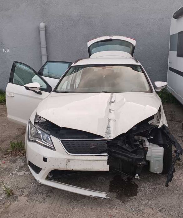 SEAT LEON Ecomotive 1.6 TDI. Diesel - 2016 rok, 110 KM. Uszkodzony