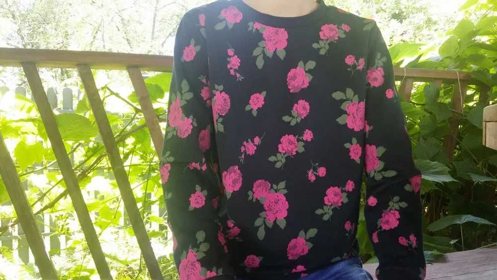 czarna bluza w kwiaty 134/140