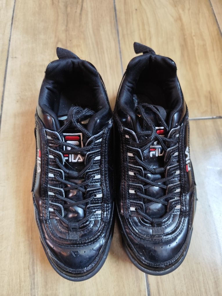 Sneakersy FILA Disruptor oryginalne czarne lakierowane do kostki dams