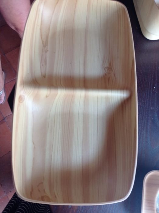 Travessa, taça, molheira e prato com divisórias