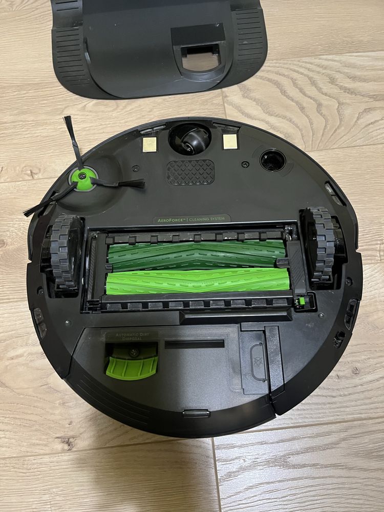 Robot sprzątający iRobot Roomba J7+ Stacja oczysz. (GWARANCJA-04.2025)