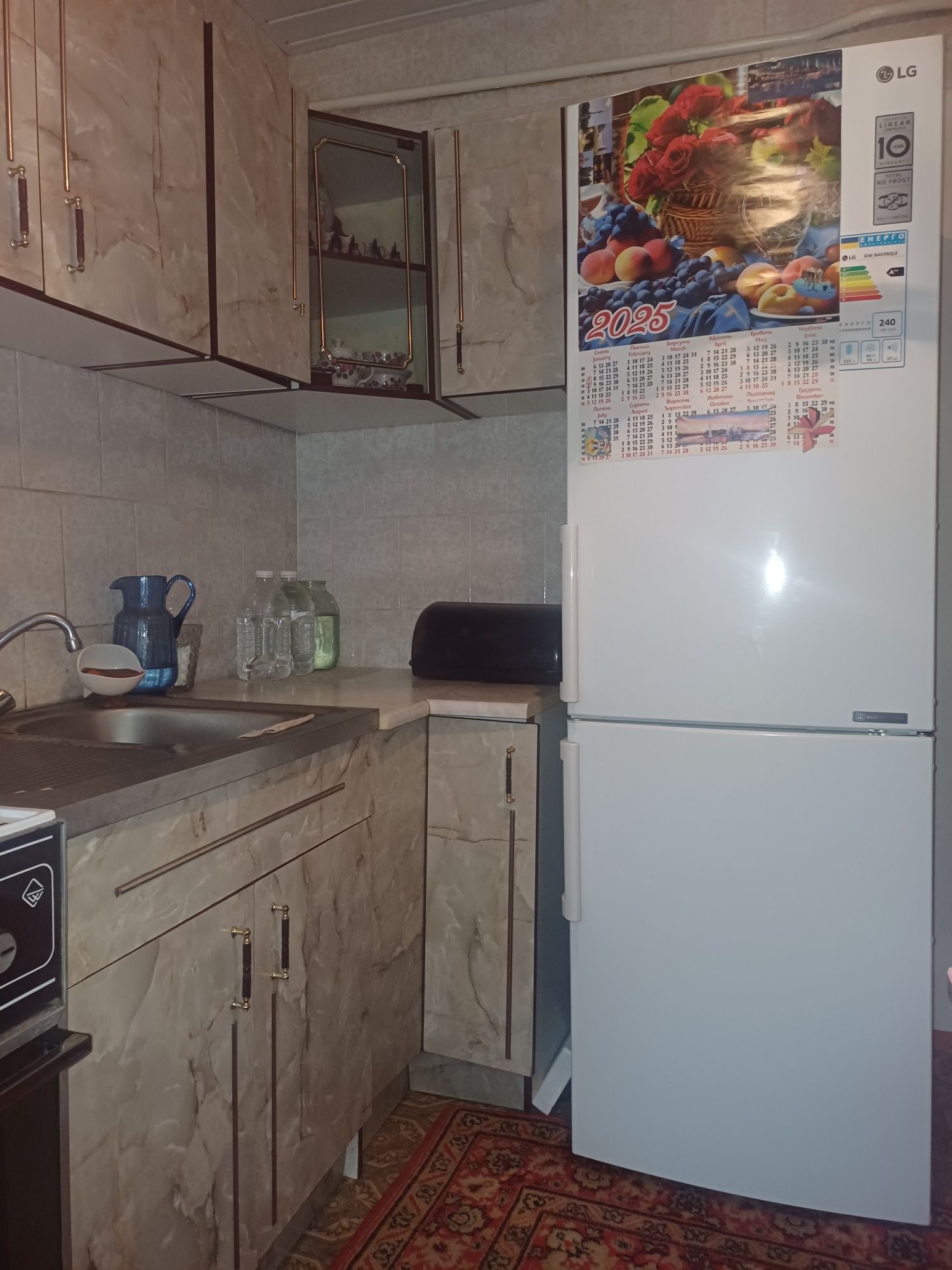 Продам 2х комн квартира чешка 50м у. Героев Мариуполя возле Нов почта!