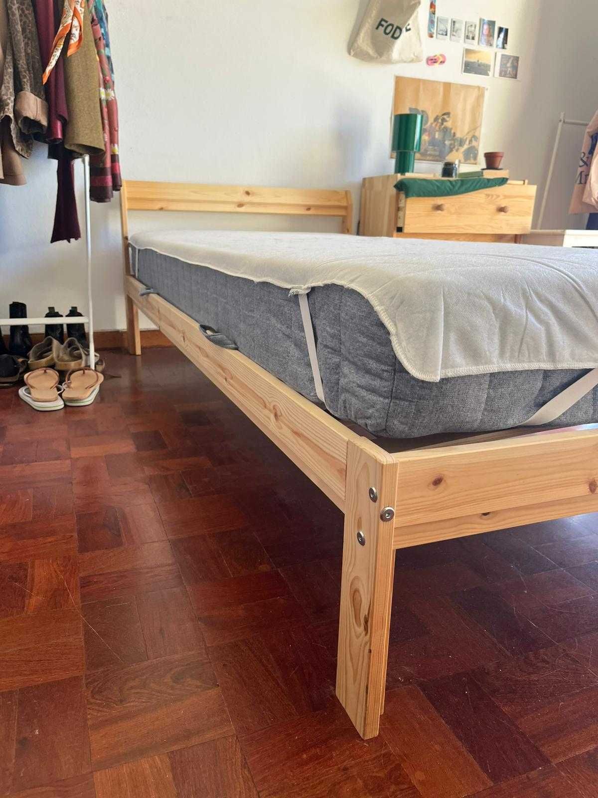 Cama + colchão solteiro praticamente novos