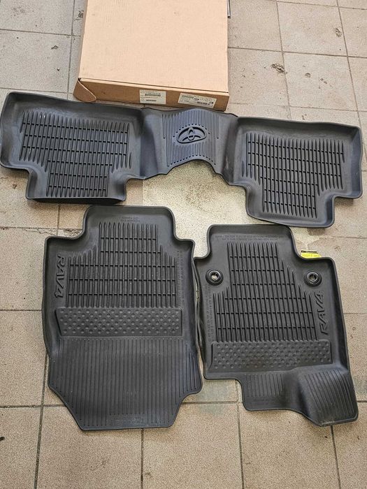 Dywaniki gumowe TOYOTA RAV4 Oryginalne jak nowe + gratis