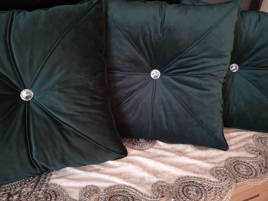 Ciemno-zielone poduszki dekoracyjne