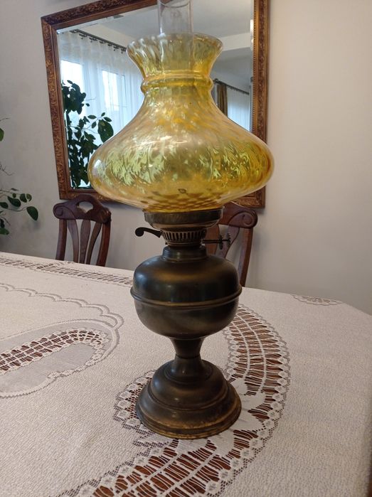 Mosiężna lampa naftowa