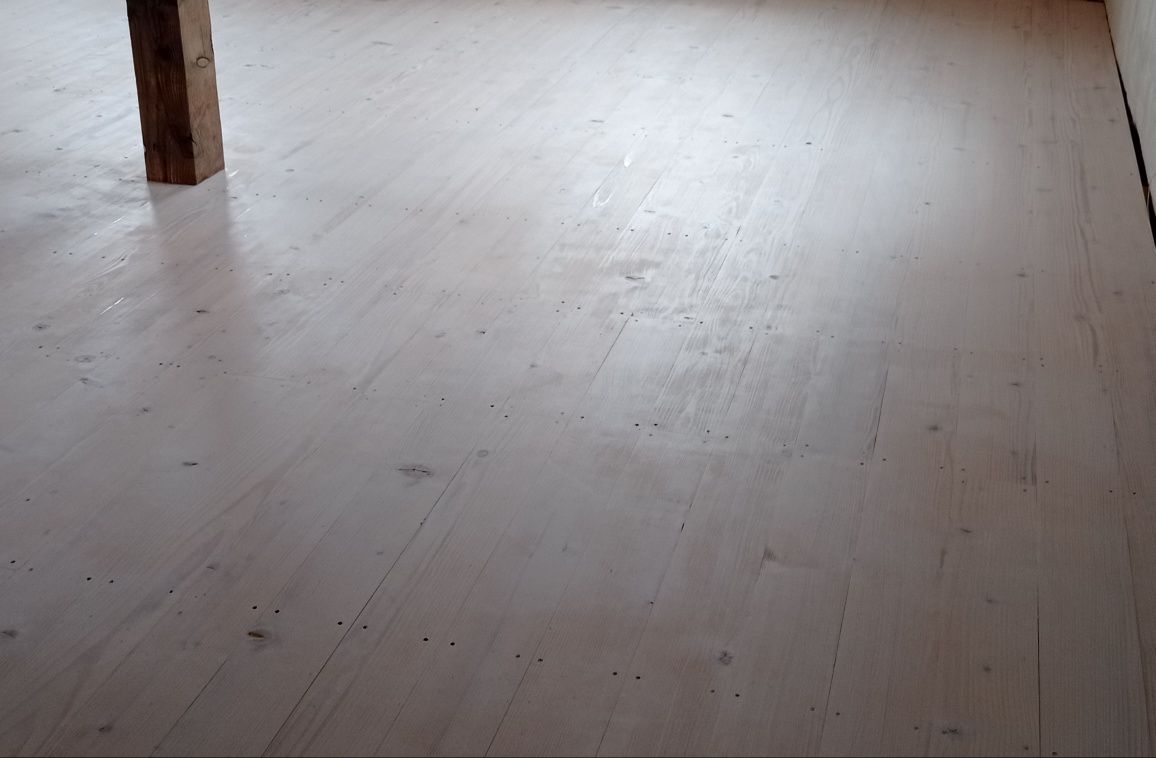 Remont domu drewnianego z bali, wymiana podwalin, fundametów tynk glin