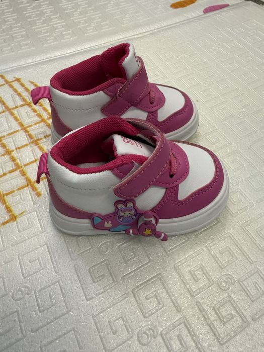 Дитячі кросівки для дівчинки