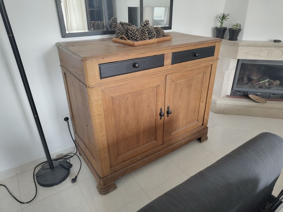 Móvel rústico de madeira maciça