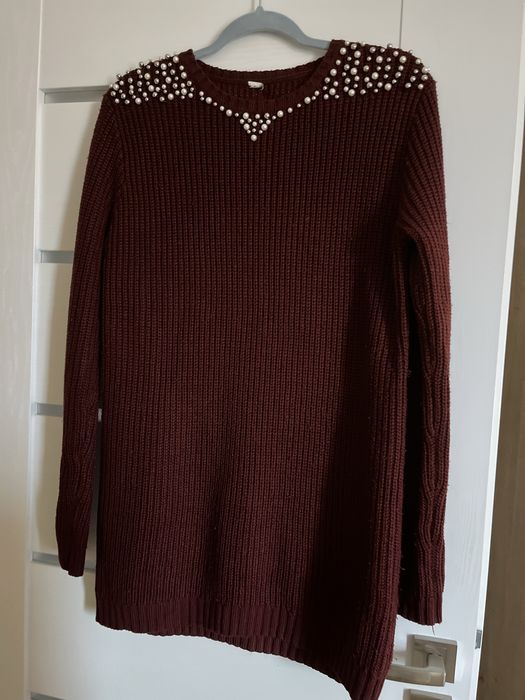 Bordowy długi sweter z perełkami Pull & Bear