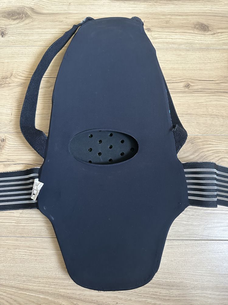 Продам защиту UFO plast, на спину для катания на вело- мото и т. д.