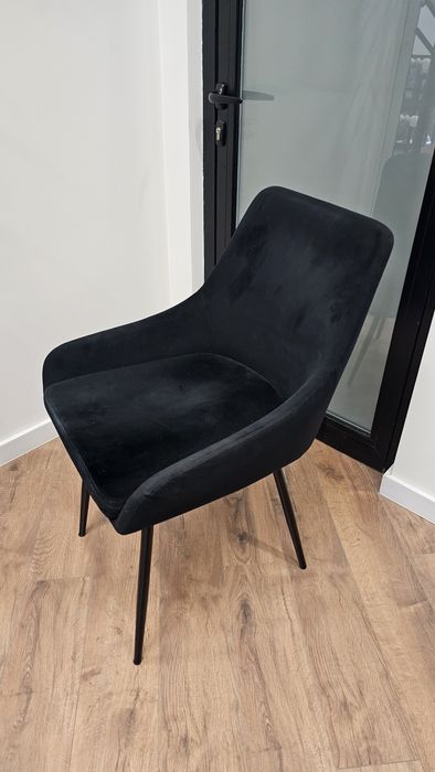 Стілець чорний велюр