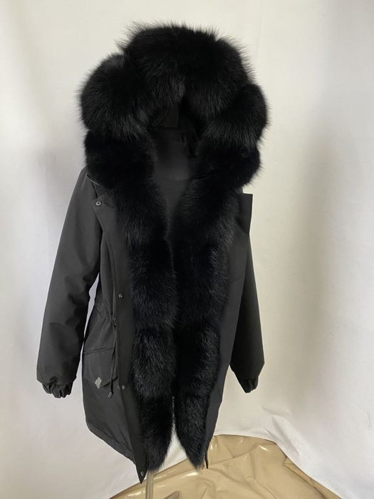 Куртка парка зимова з хутром чорного фінського песця.Розміри з 42 до60