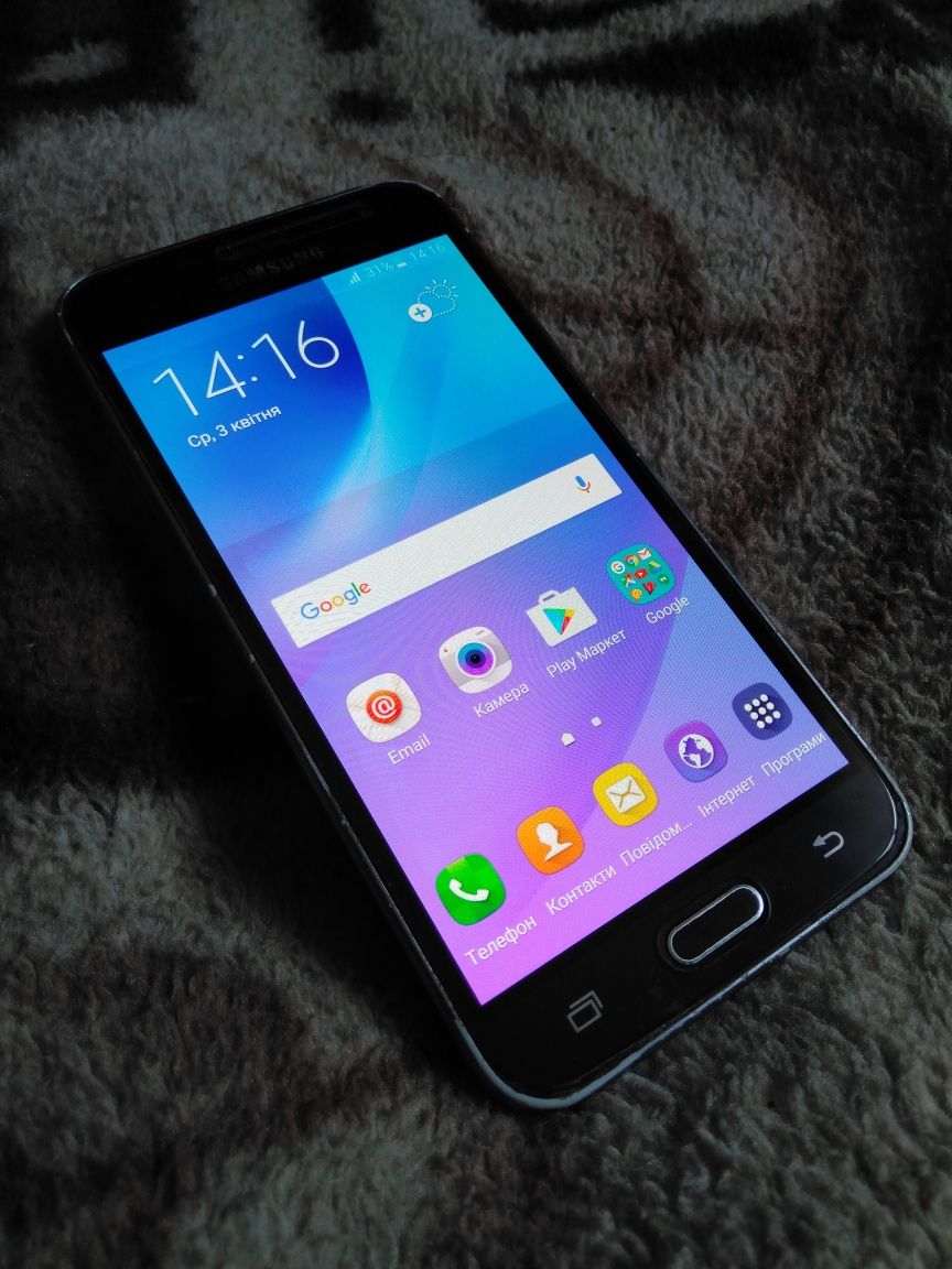 Смартфон Samsung Galaxy J3 2016