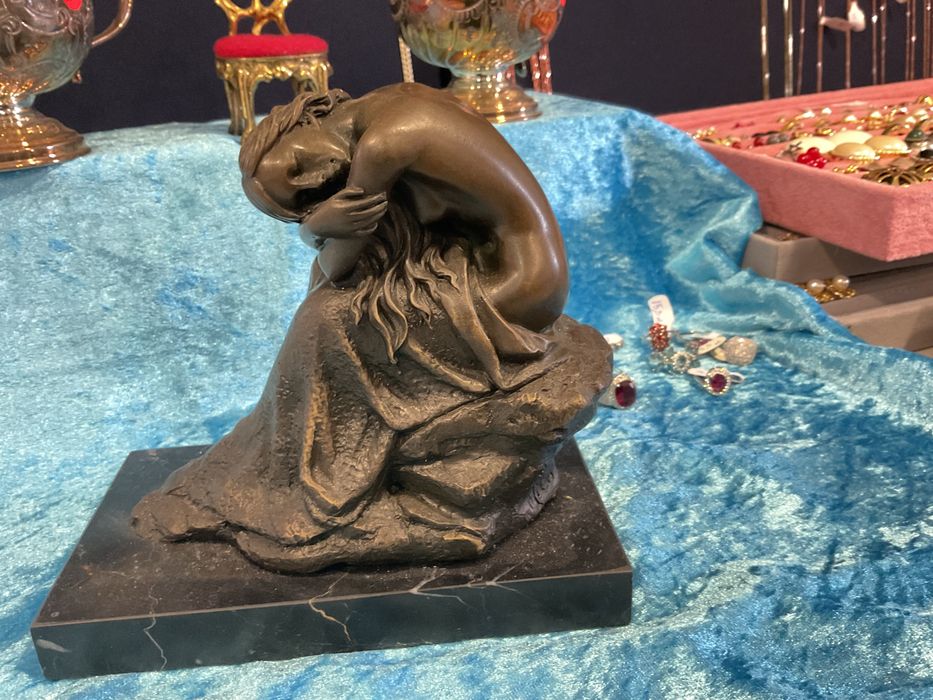 Bronze escultura lady sentada ,16/15 cm./outros anúncios abaixo