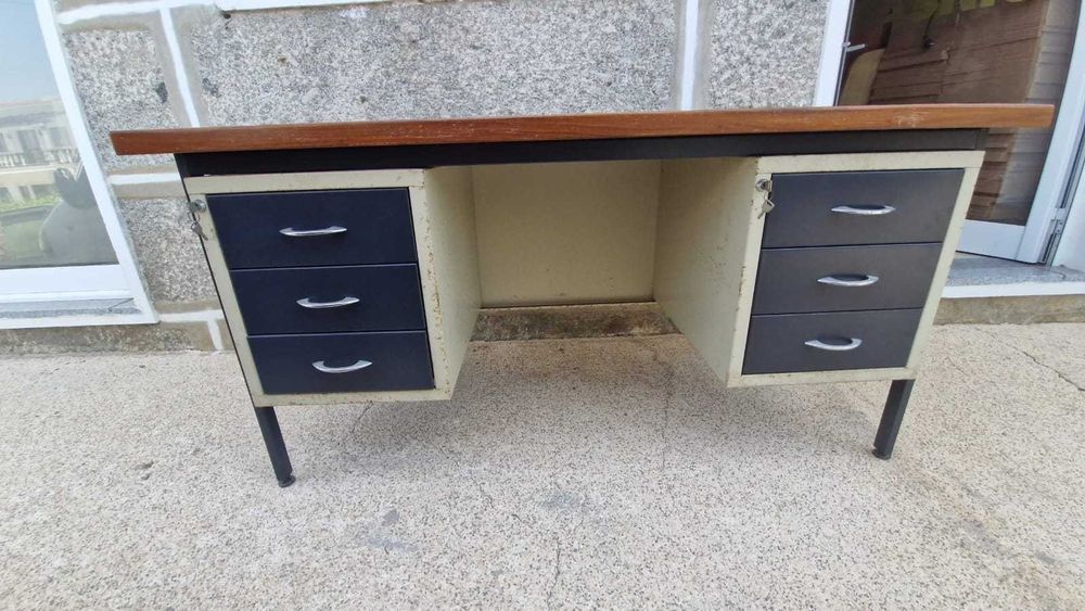 Várias secretarias bom estado