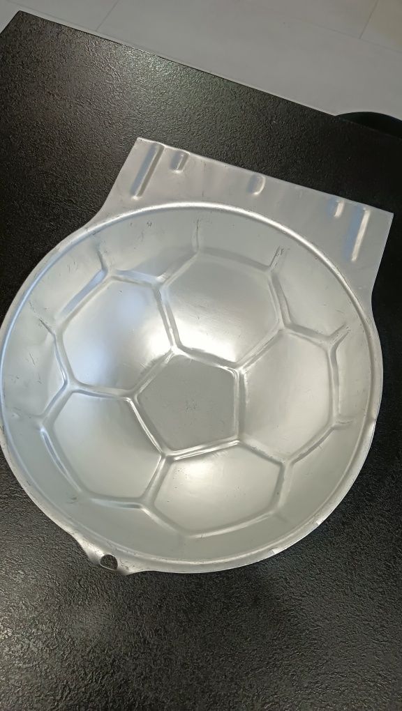 Forma na tort w kształcie piłki
