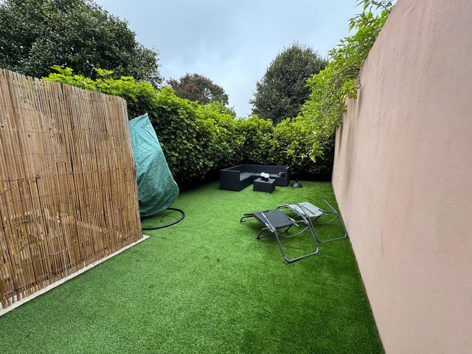 T1 mobilado com jardim