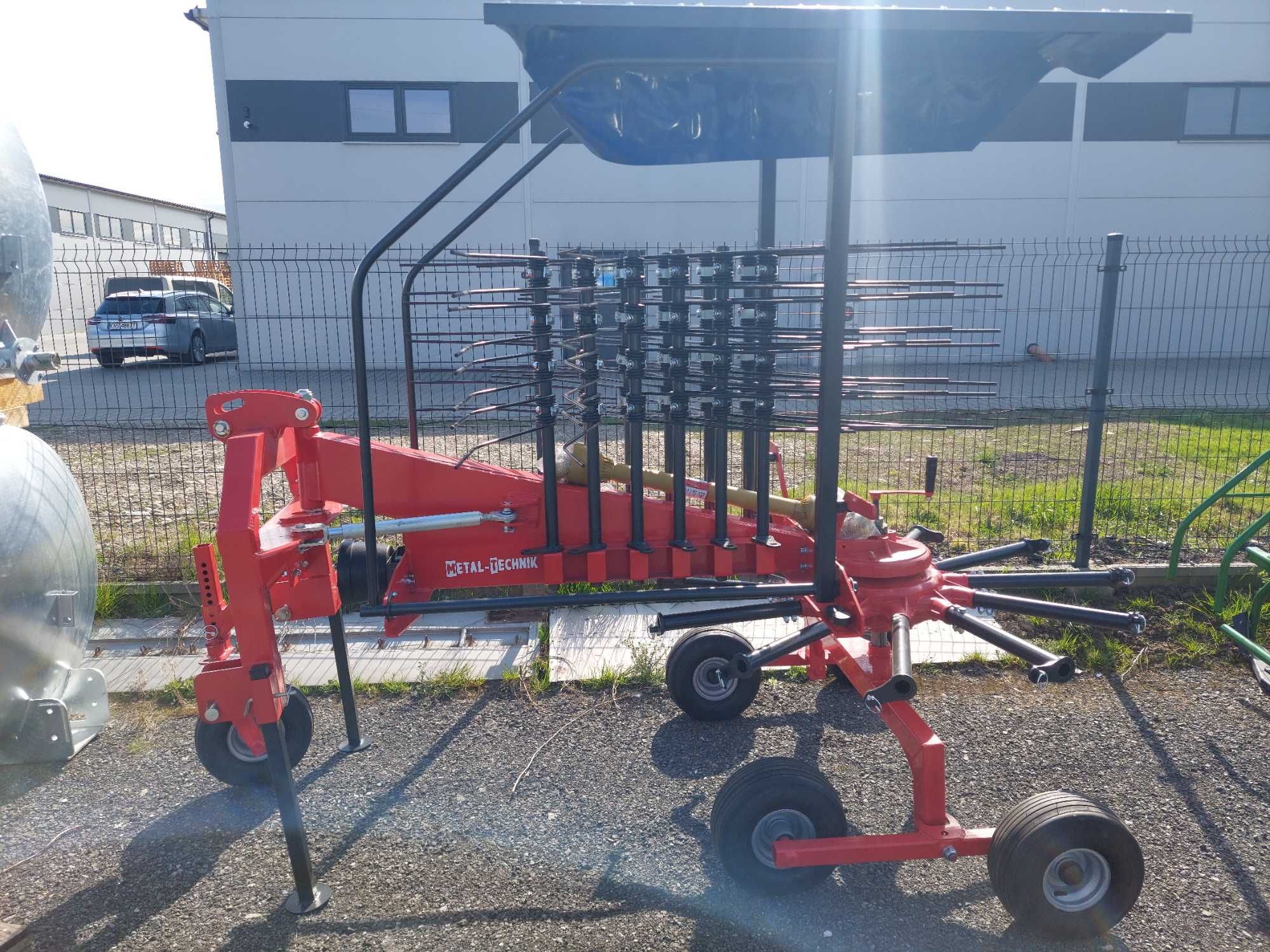 Zgrabiarka Karuzelowa Metal Technik 3,5 m / 4,5 m - Wyciągane ramiona
