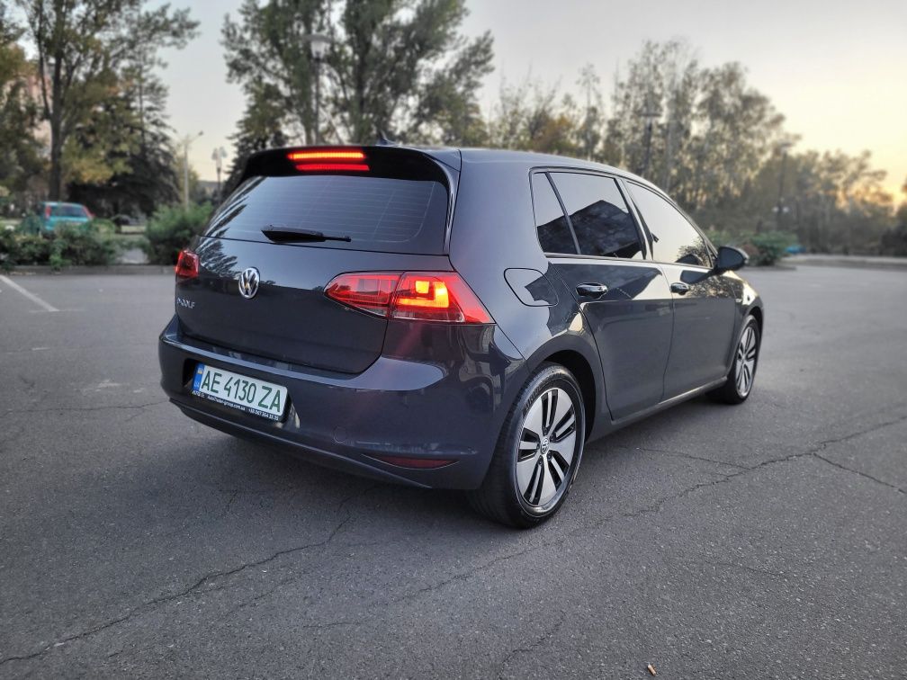 Volkswagen e-golf  чудовий стан