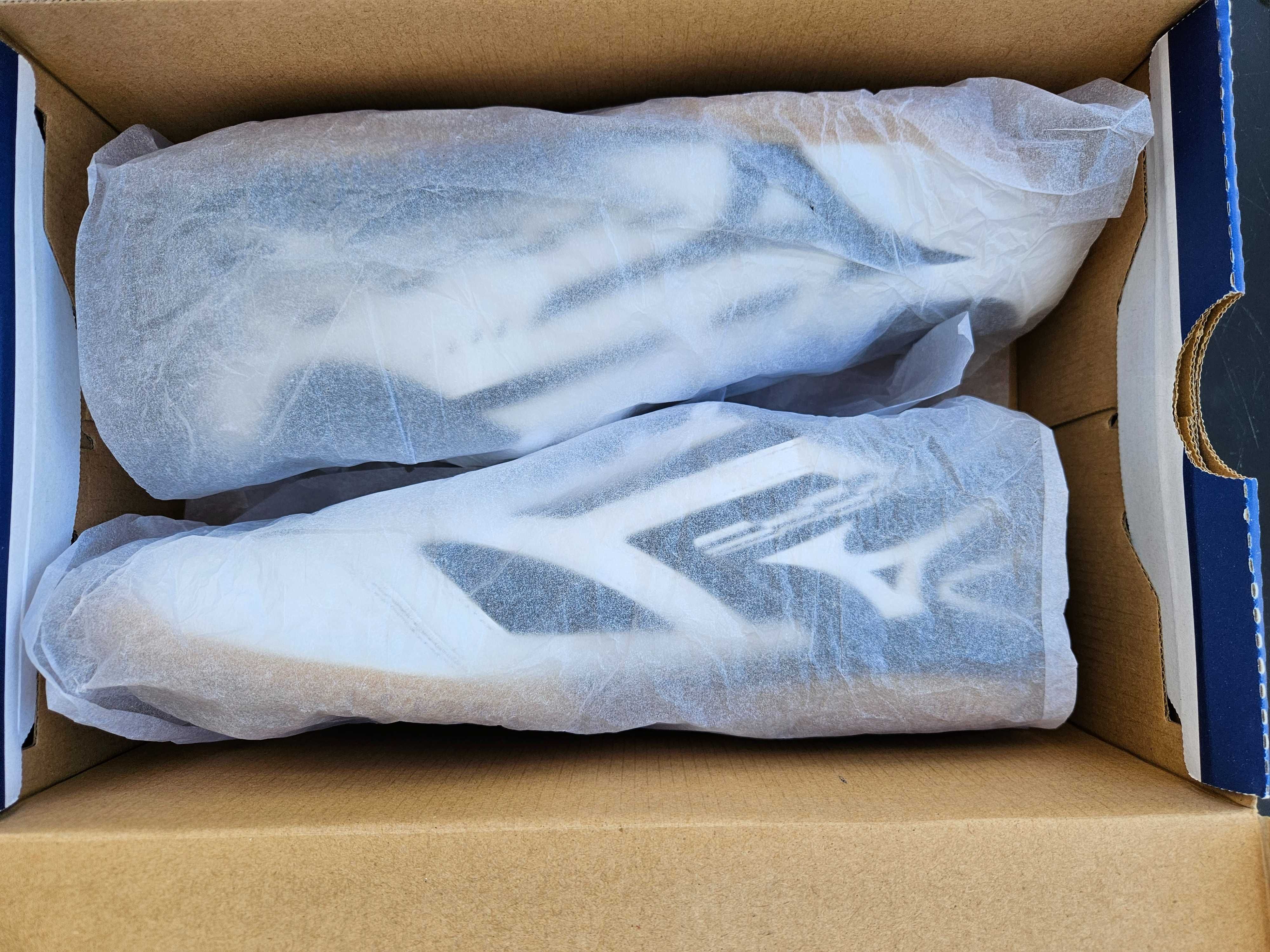 Nowe buty do tenisa stołowego MIZUNO CROSSMATCH SWORD, r.42,5 (27,5cm)