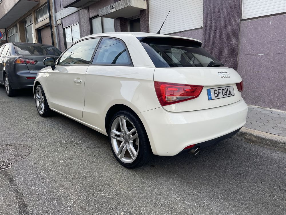 Audi A1 1.6 tdi 105cv versão sline exterior e interior