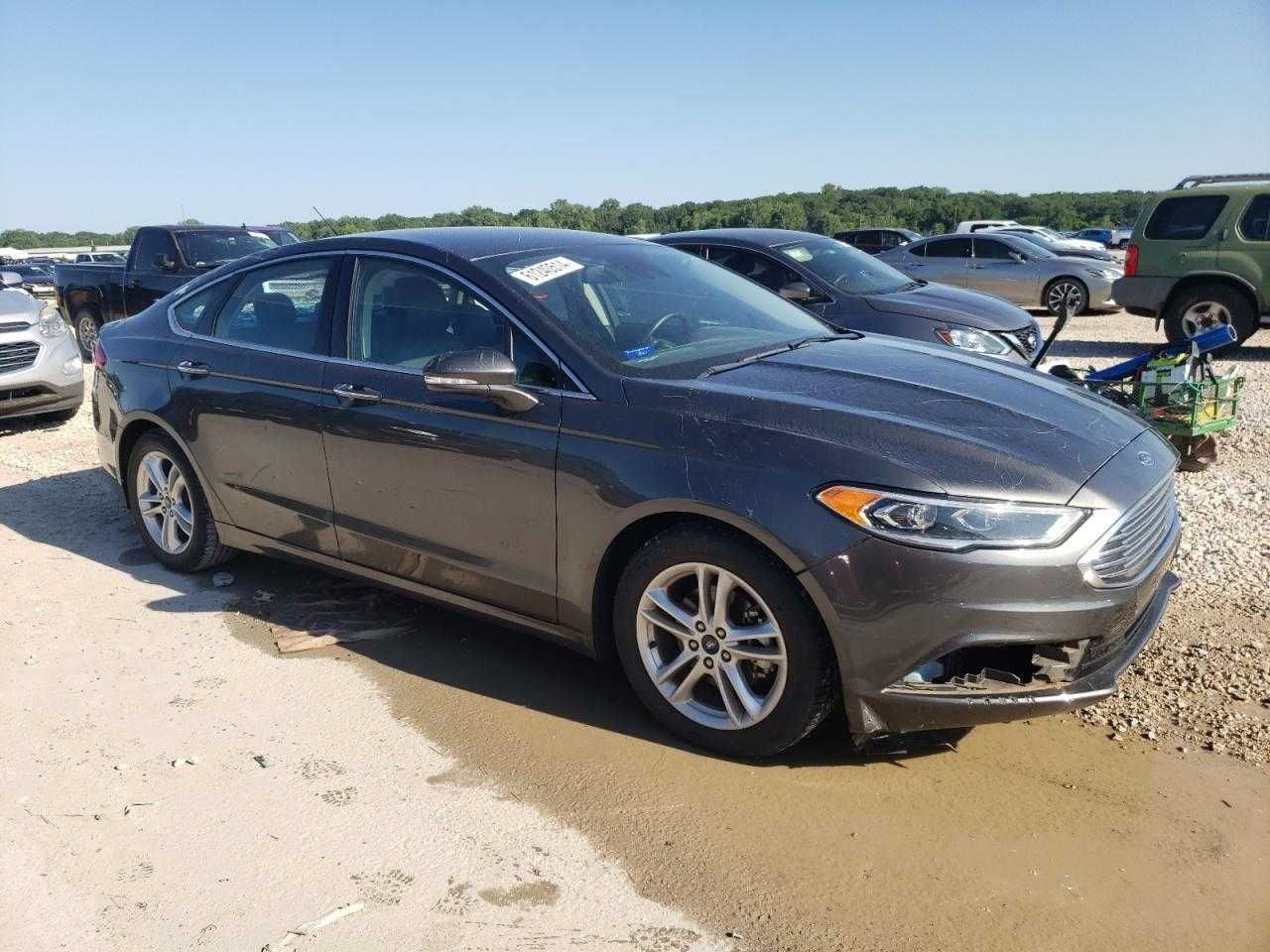 Ford Fusion SE 2018 - Потужний та економічний седан з США