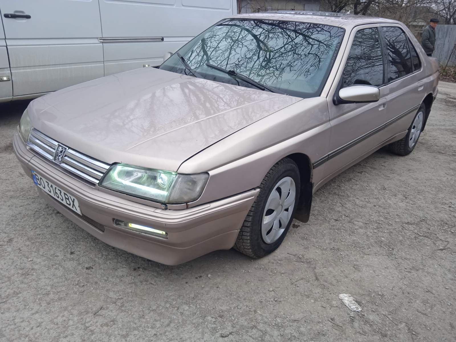 Машина Peugeot 605