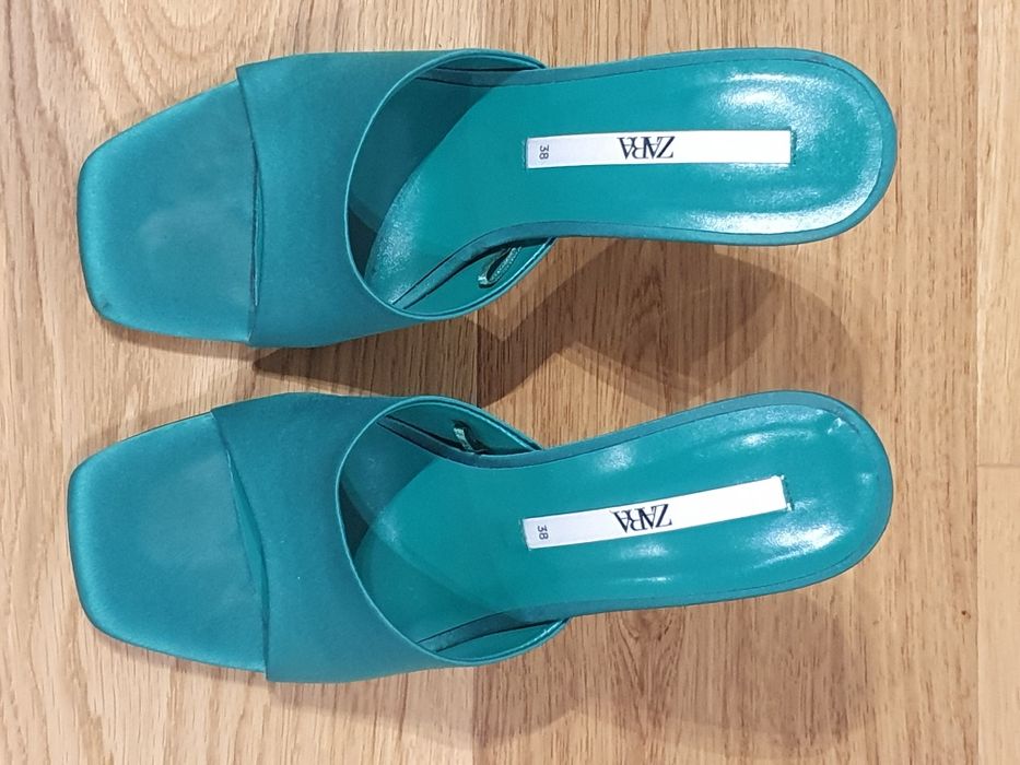 Zielone klapki 38 modny obcas Zara