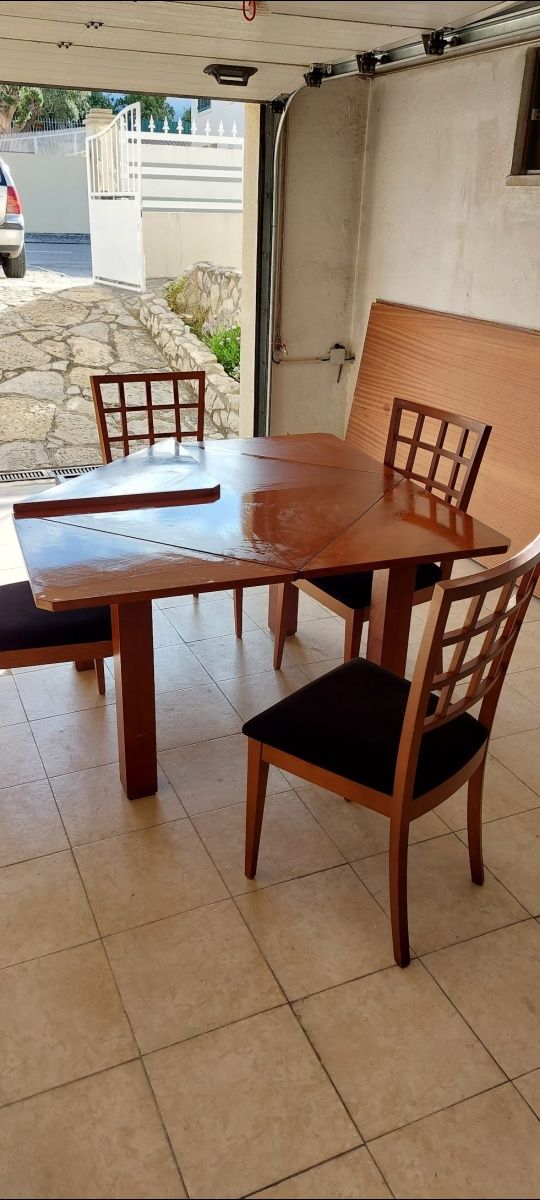 Mesa de jantar com 4 cadeiras