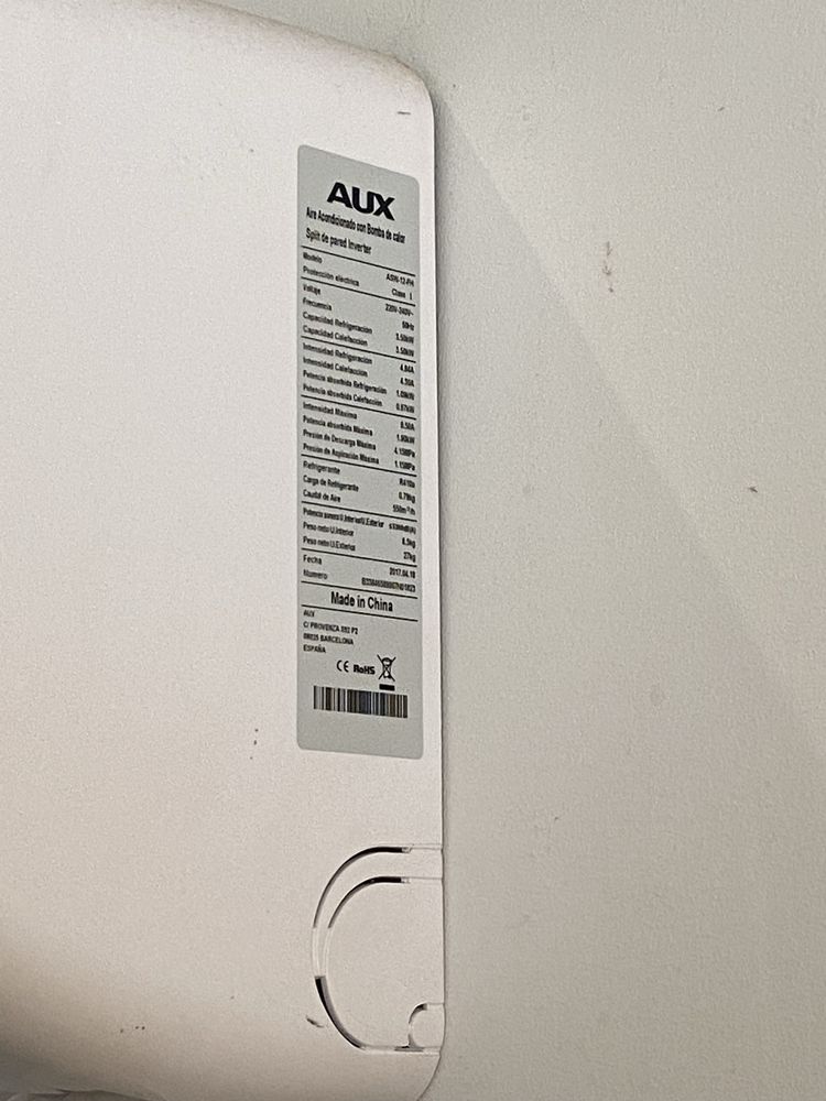 Ar condicionado AUX Série ASW-12-FH com 6 anos