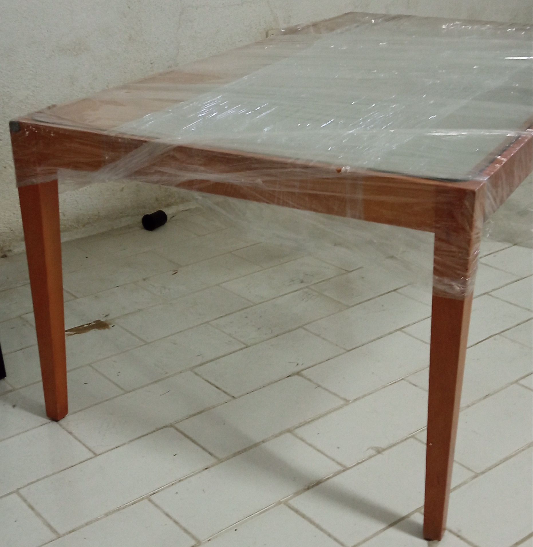 Mesa de apoio/centro/café madeira maciça tampo em vidro