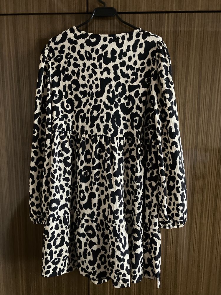 Sukienka w Zwierzęcy Wzór oversize nowa