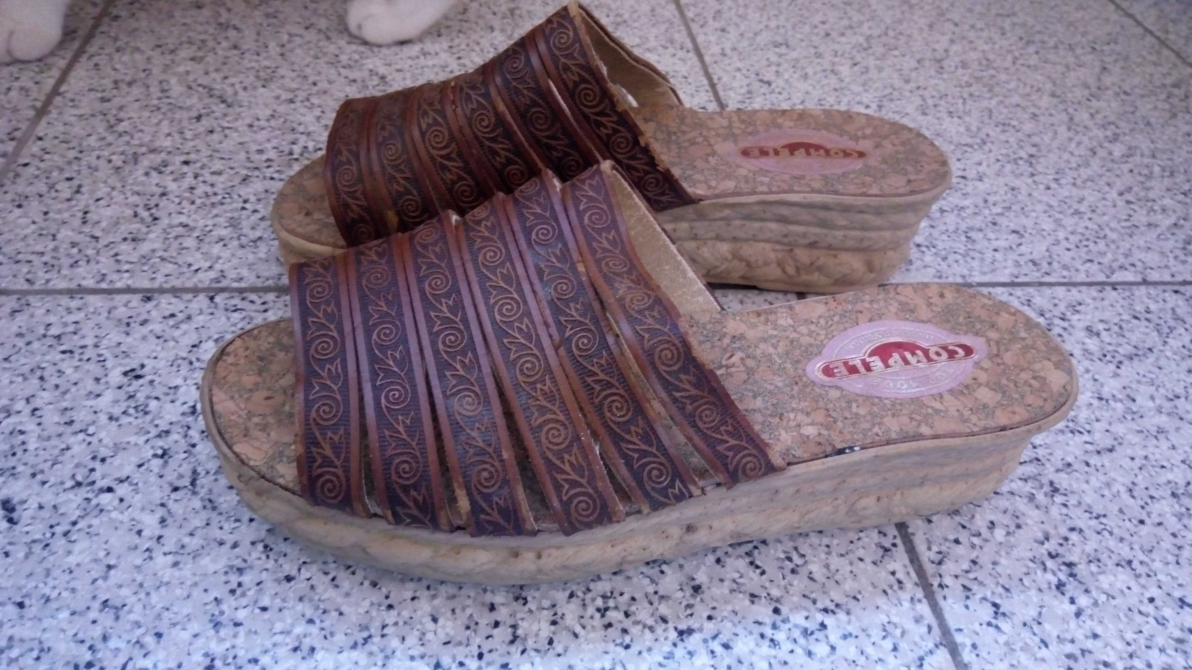 Sapatos e chinelos de senhora 38