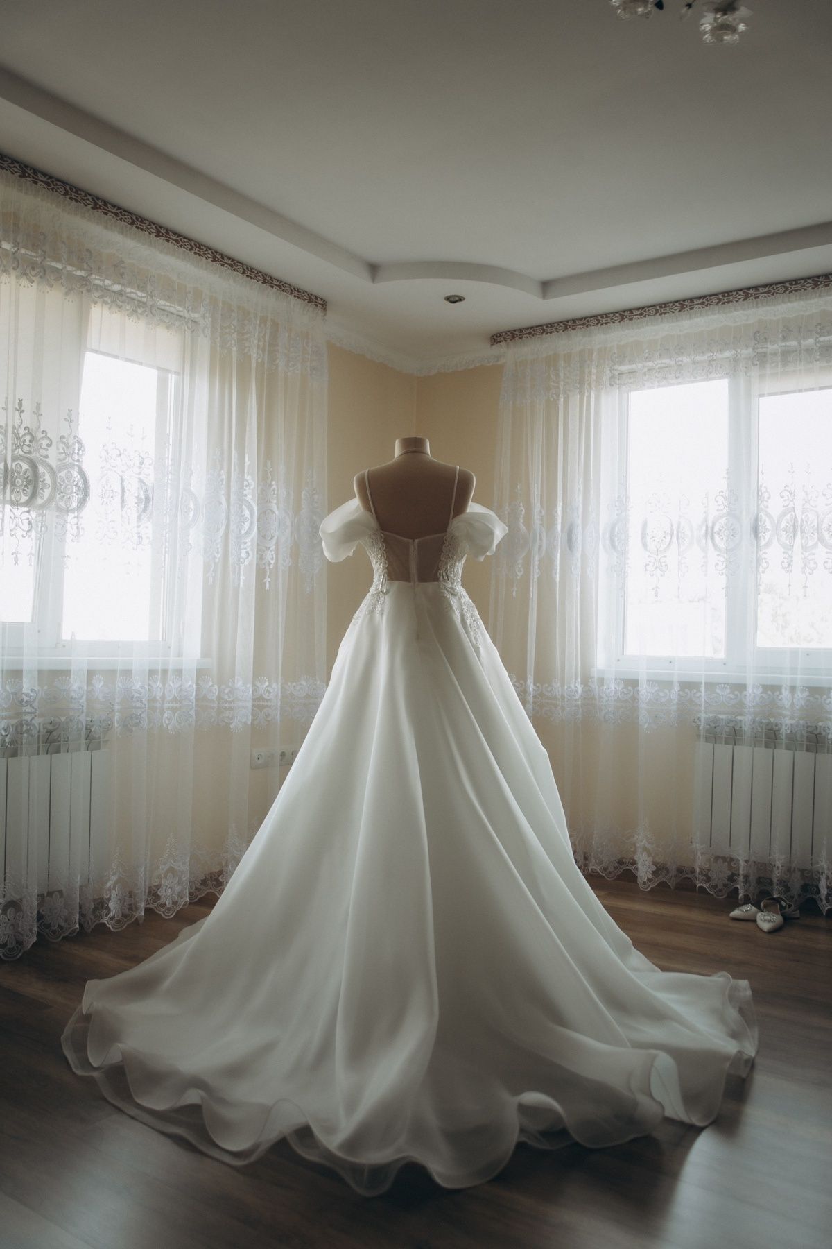 Весільна сукня (розмір S-M на ріст 165-170см)