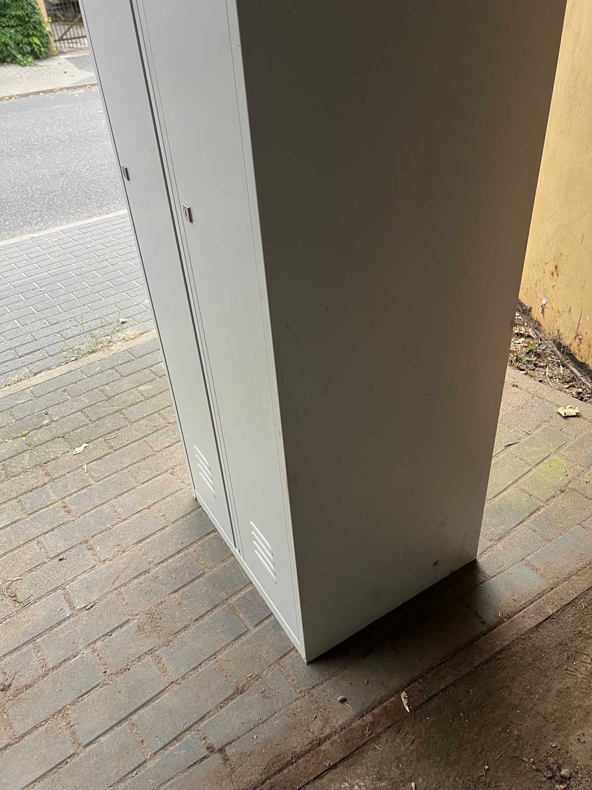 szafki BHP w dobrym stanie, wysokie