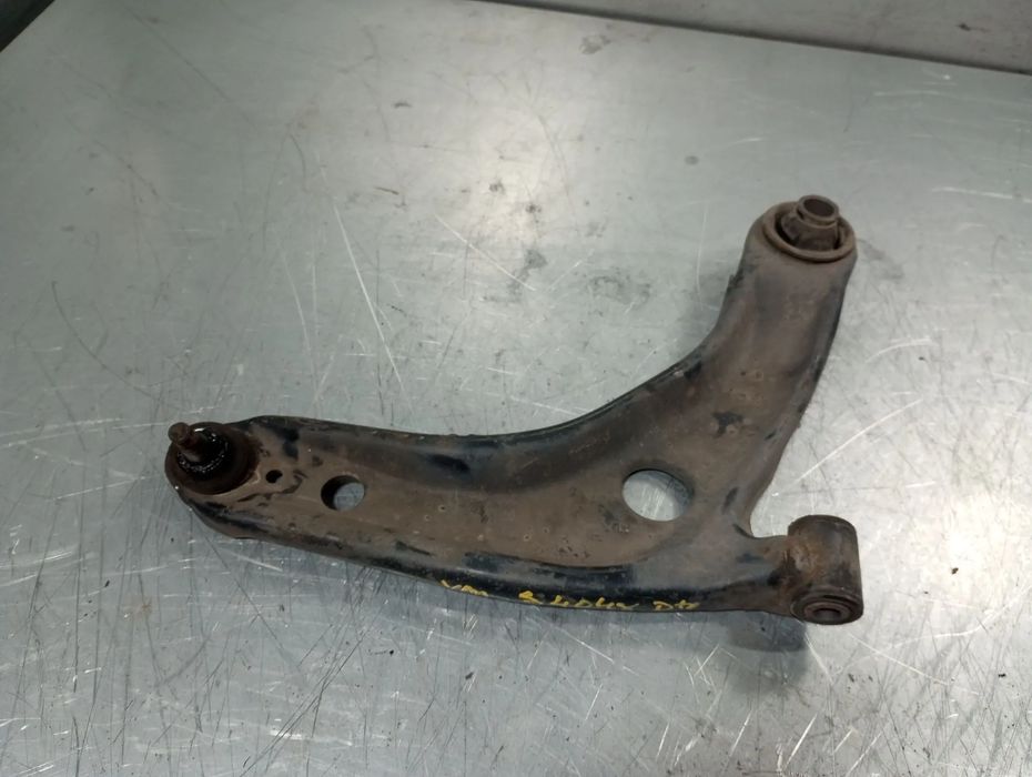 Braço de suspensão frente direito TOYOTA Yaris (_P13_)