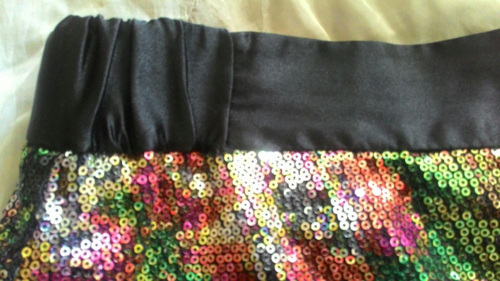 Нарядная юбка с пайетками в украинским стиле