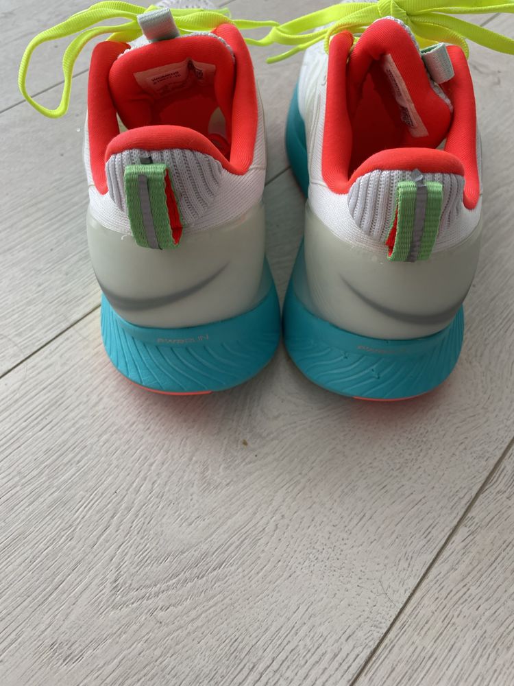 Кросівки бігові жіночі saucony endorphin shift  38р