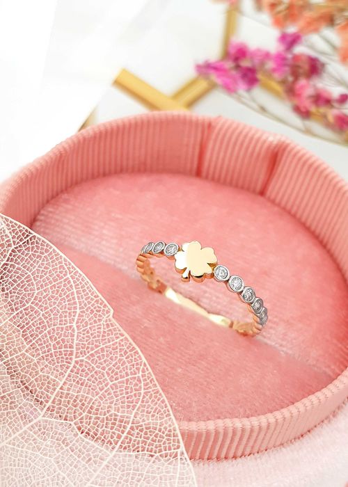 Złoty pierścionek koniczynka z obrączką wysadzaną cyrkoniami pr. 585