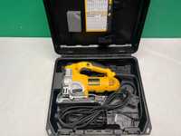 Wyrzynarka DeWalt 701 W zasilanie sieciowe