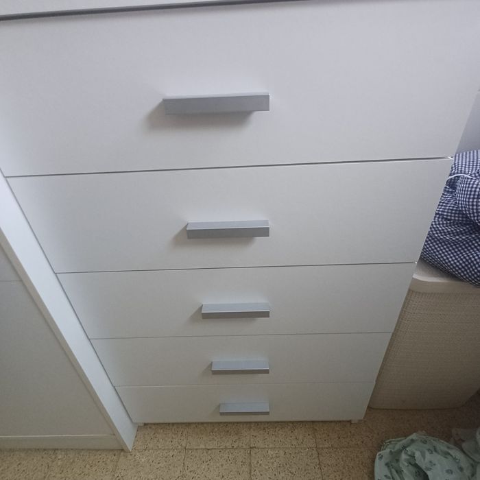 Armário com 5 gavetas