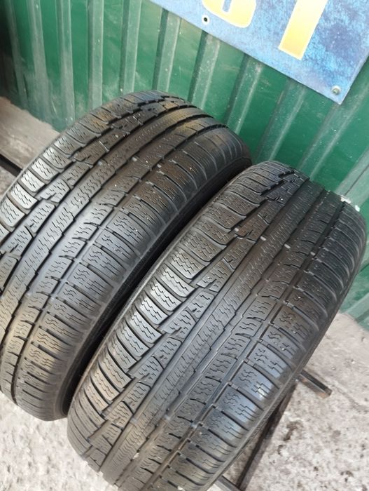 Пара зимових шин Nokian  235/55/17