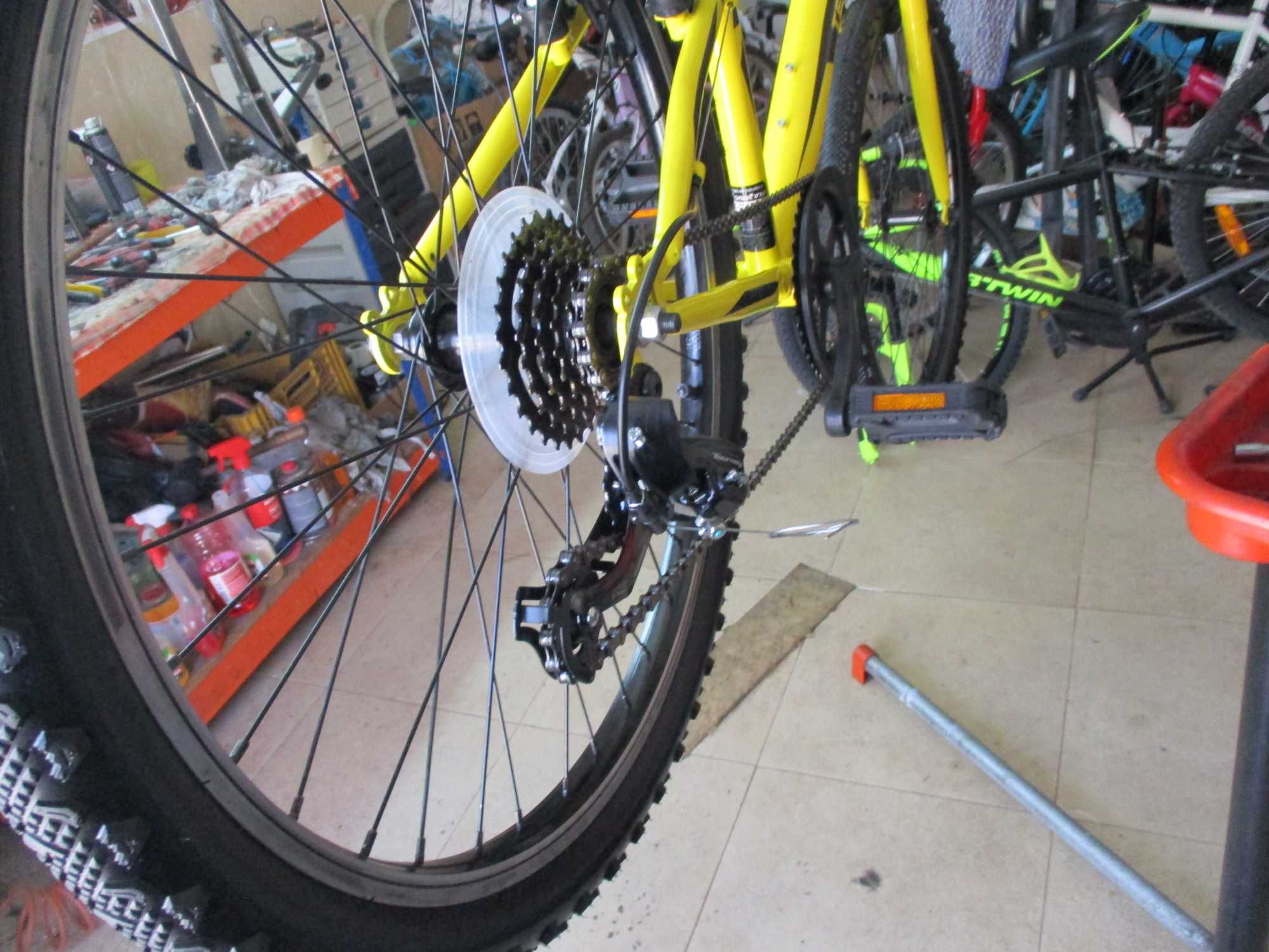 Bicicleta TEAM amarela roda 24, c/ 6 speeds