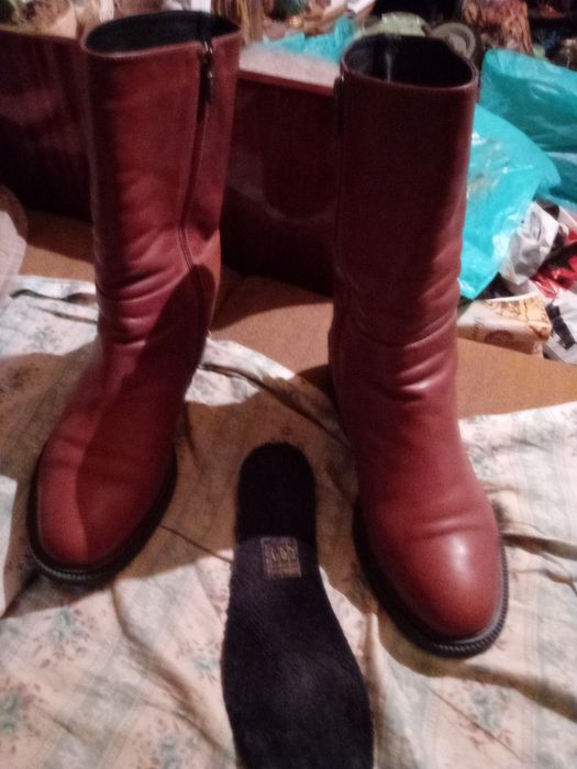 Продам женские зимние сапоги