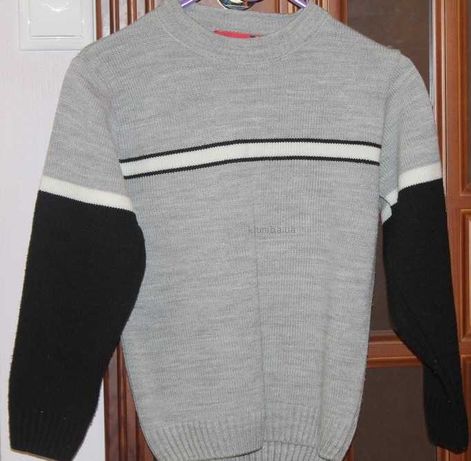 Теплый свитер на мальчика 6-8лет