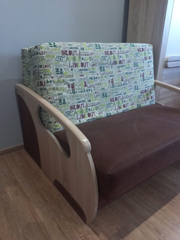 Młodzieżowa sofa z funkcją spania