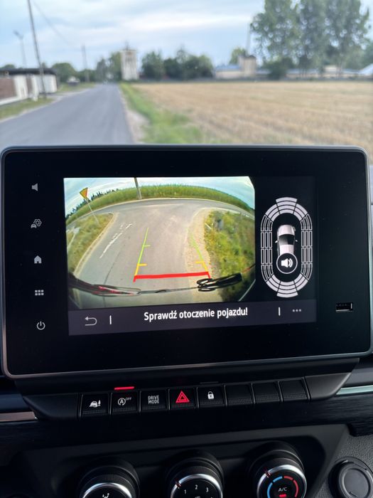 Wynajem busa 8-osobowego Renault Trafic wersja Long 2024r automat